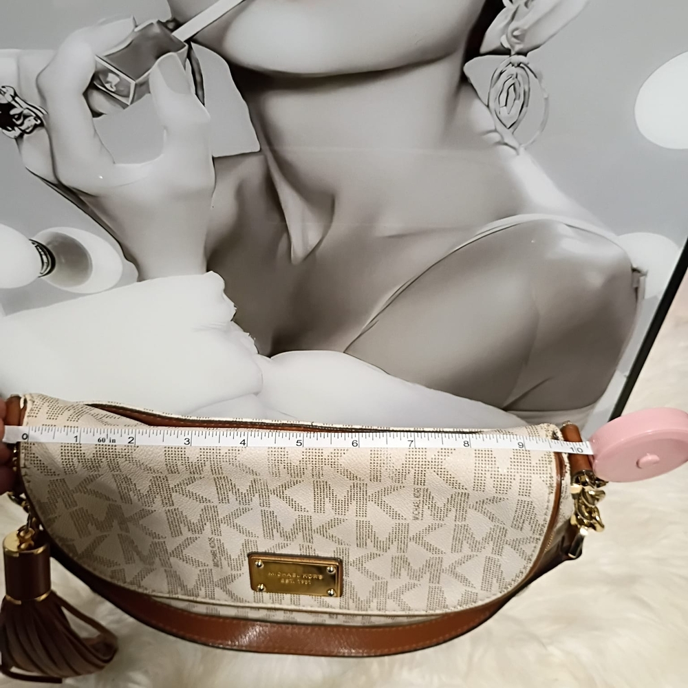 Michael Kors Cream and Brown Signature Shoulder Bag - Picture 4 of 7